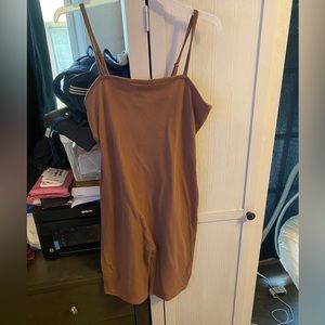 1x brown bodysuit romper